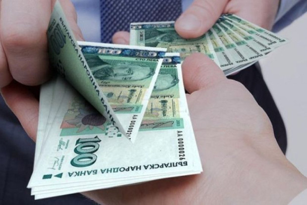 Баща и син измамиха 96-годишна жена в Пловдив