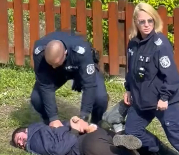 Полицай и полицайка арестуваха съпротивляващ се младеж в Пловдив