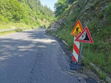 Свлачище затруднява движението между селата Петково и Малка Арда в област Смолян