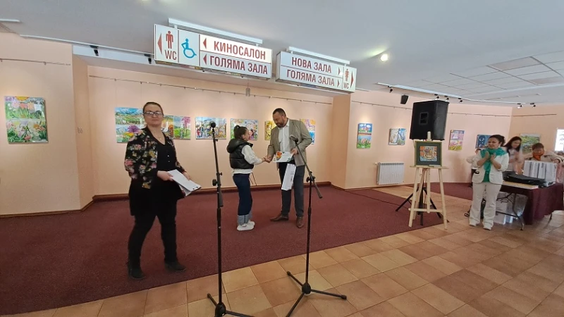 Наградиха отличените от "Пролет върху листа" в Кюстендил