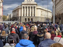 Протест в София срещу Пеевски, блокират движението