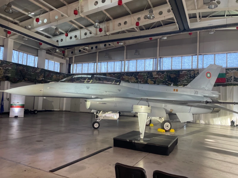 Вижте първия български изтребител F-16
