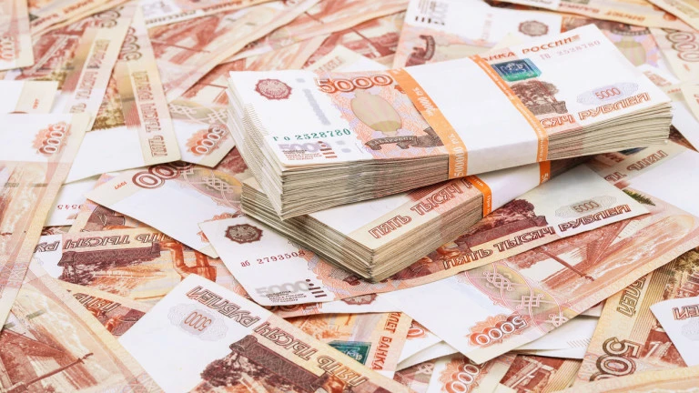 Руската рубла удари връх