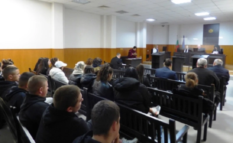 Гимназисти влязоха в АС – Кюстендил