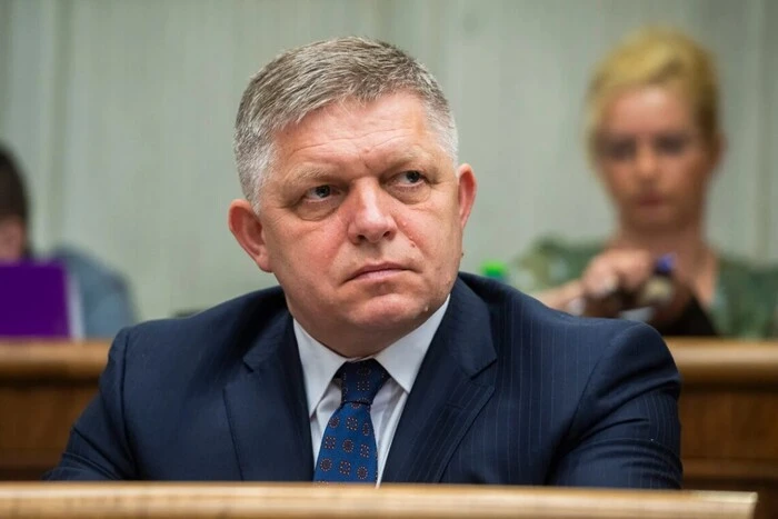 ЕК отговори на обвинението на Фицо за парада в Москва на 9 май