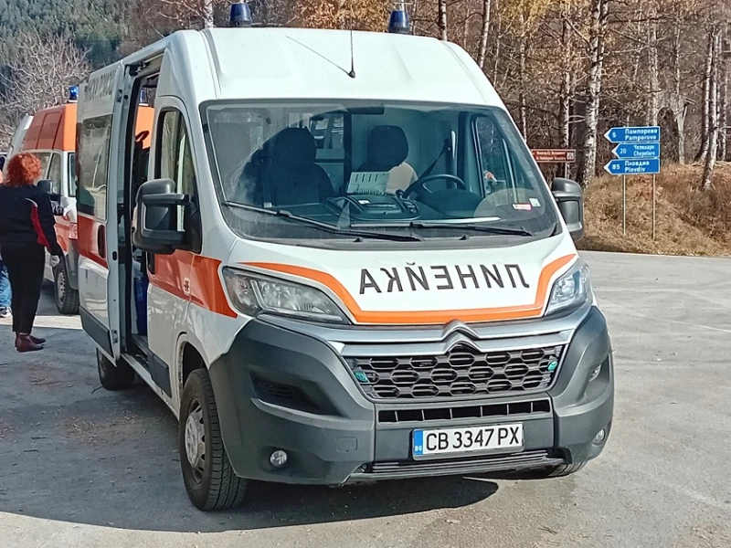 Пловдивчанин пострада след удар на товарен автомобил в дърво по пътя Смолян – Смилян