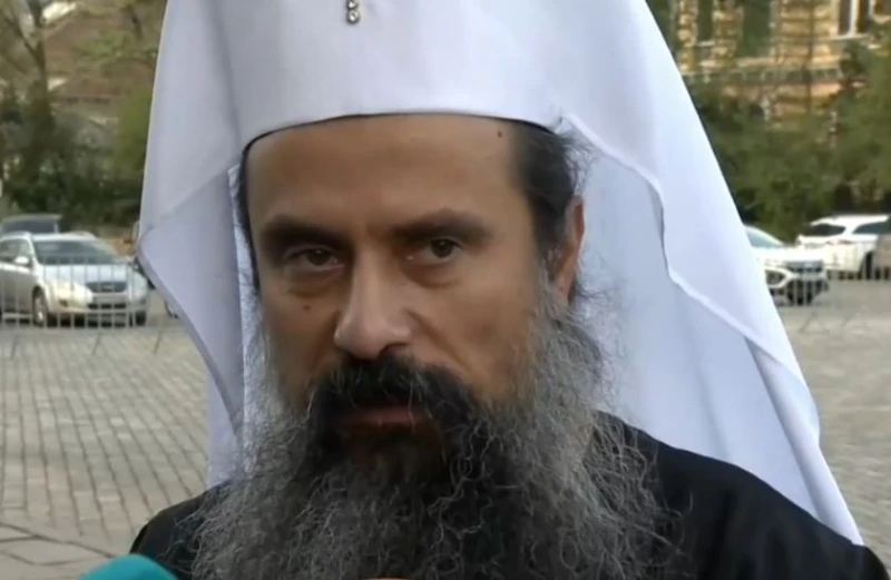 Патриарх Даниил: Чрез светото миро се предава благодатният дар на Светия Дух