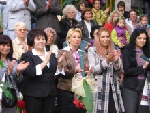 Райна Петрова преряза лентата на Летния театър в СОУ "Св. Паисий Хилендарски"