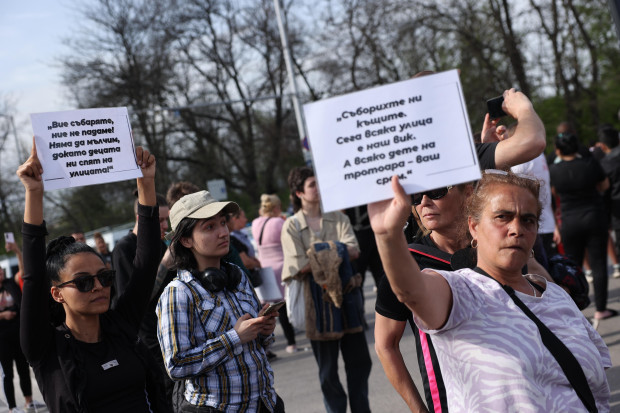 Хората от съборените незаконни постройки в кв. "Захарна фабрика": Затвориха движението по столичния бул. "Сливница", искат жилища