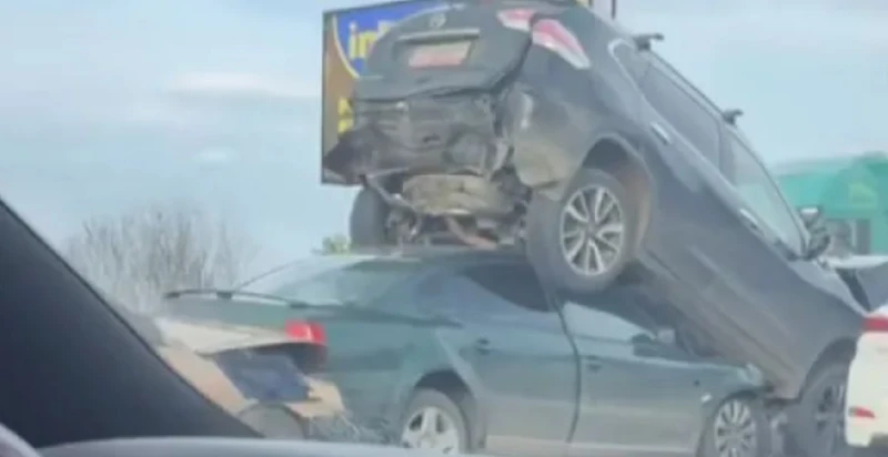Ужас на АМ"Тракия"! Две верижни катастрофи с участието на 12 автомобила