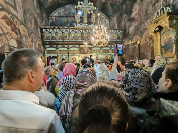 Историк: Българите се сещат за религията само на великите празници