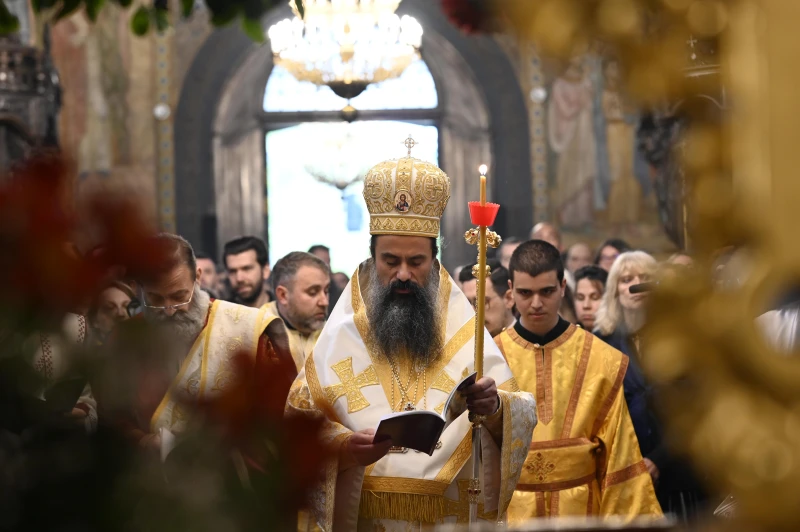 Патриарх Даниил отслужи опело Христово на Разпети петък: Да останем с Господа тези дни