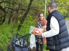 Стотици в пловдивския район "Северен" получиха козунаци за Великден