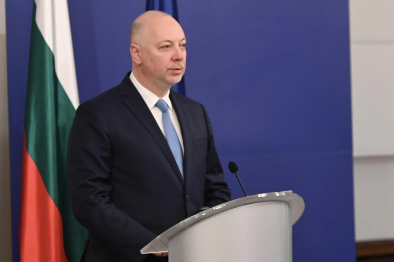 Премиерът Желязков призова: Нека празничната светлина ни обедини около стремежа към мир
