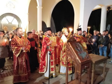 Епископ Висарион: Нека светлината на Възкресението Христово да дарува на всички нас здраве, спасение, силна вяра и любов
