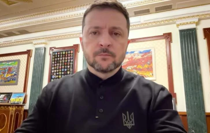 Зеленски: Русия продължава да обстрелва различни посоки на фронта