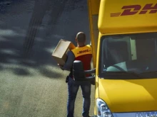 DHL спира доставките на пратки в САЩ, които са над 800 долара
