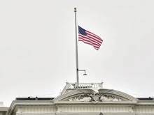 Тръмп нареди всички американски знамена да бъдат свалени наполовина