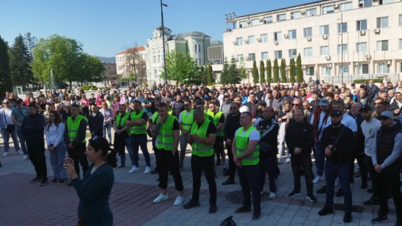 Протест в Търговище, след като мъж бе намушкан с нож