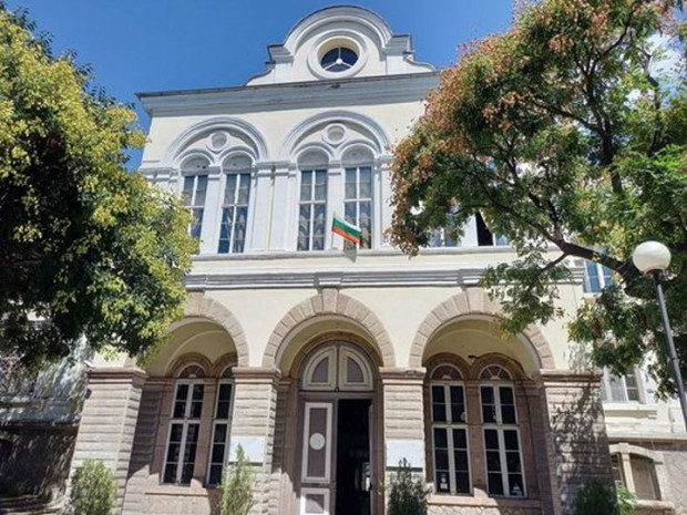 Учениците от Хуманитарната гимназия излизат в онлайн обучение научи Plovdiv24