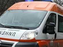 Младеж е в тежко състояние след множество удари с брадва в Ловешко 