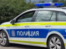 Жена напръска своя позната с лютив спрей и допря електрошок в шията й в Ботевград