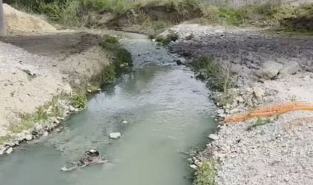 Откриха биоотпадъци до реката в село Петърч
