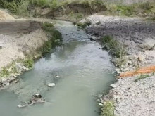 Откриха биоотпадъци до реката в село Петърч