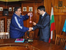 Купа, награда за феърплей и медал за представителния отбор на Пловдив по футбол за жени