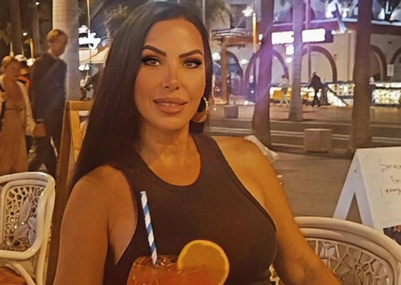 Попфолк звезда се завръща от чужбина