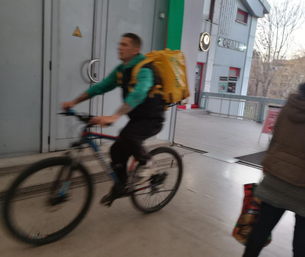 За опасна тенденция на пешеходния мост сигнализира пловдивчанка В редакцията