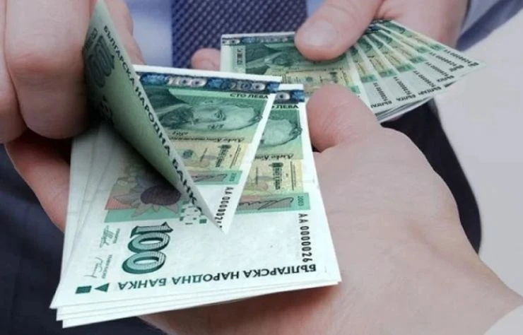 Капанът на "дребния шрифт" при някои кредити: Теглиш 2000, връщаш 4000