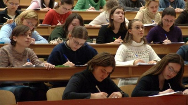 Министерство на образованието предлага увеличение на стипендиите за студенти и докторанти Това става ясно