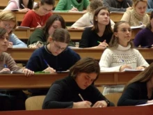Вдигат стипендиите на студентите и докторантите