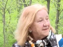 Гражданка: Слагам олио и с една пинсета, обратно на часовниковата стрелка, изваждам кърлежа