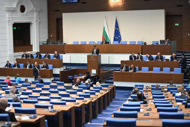 Извънредни заседания на парламент и Столичен общински съвет са насрочени