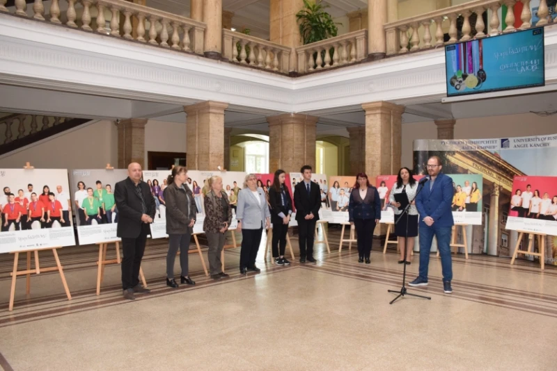 Ректорът на Русенския университет откри изложбата "Фантастични условия"