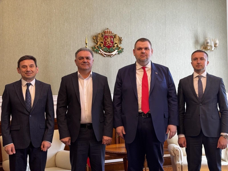 Кметът на Борино също се присъедини към Пеевски