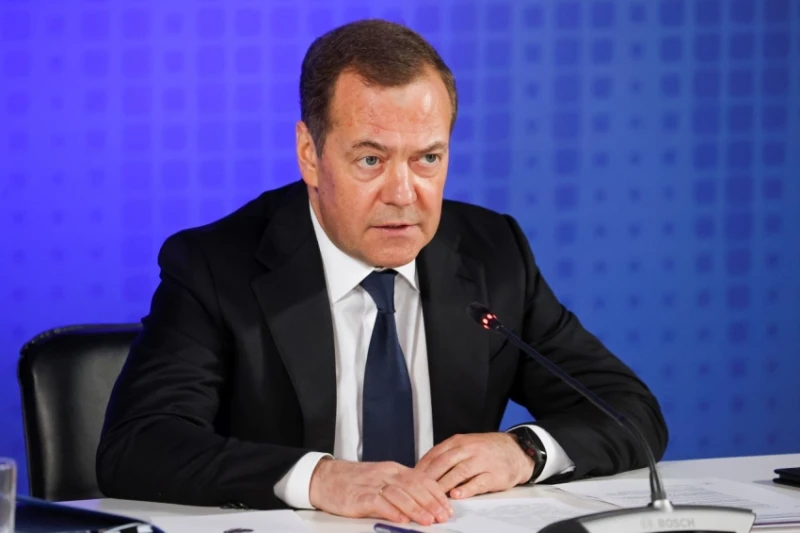Медведев: Тръмп най-накрая успя да накара Киев да плаща за американската помощ с минерали