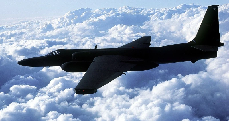 Сбогом Dragon Lady: САЩ пенсионират легендарния шпионски самолет U-2