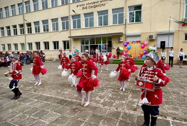Пловдивско училище стана на 75 години