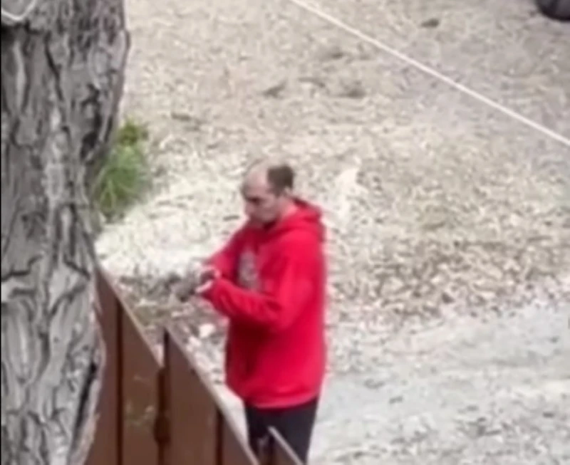 Мъж насочи огнестрелно оръжие срещу съсед в София