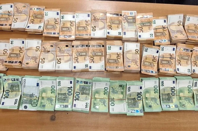 Митническо куче откри в автомобил недекларирана валута за близо 700 хил. лв.