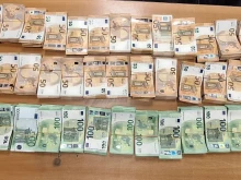 Митническо куче откри в автомобил недекларирана валута за близо 700 хил. лв.