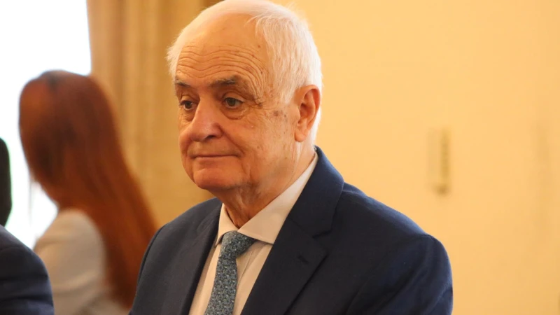 Министърът на отбраната ще посети Трета авиобаза заради казуса със самолета F-16