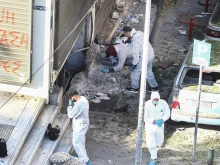 Жена загина при експлозия в Солун, след като бомба се взриви в ръцете й