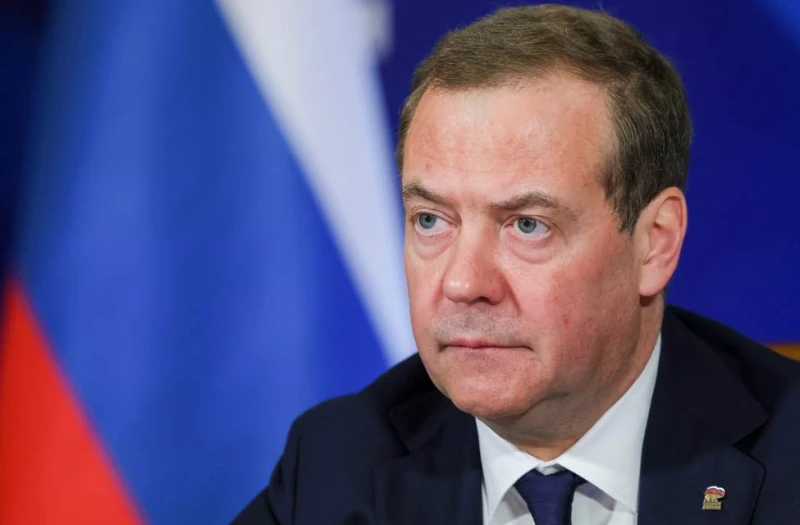 Медведев нарече изявлението на Тръмп за победата на САЩ във Втората световна война претенциозна глупост