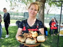 Деца и родители месиха ритуални пити в пловдивско село