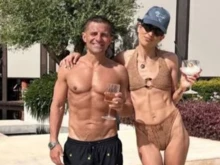 Андрей Арнаудов впечатли феновете си с мускулесто тяло край басейна