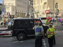 Жена загина от наранявания си, след като кола се блъсна в група пешеходци в Германия